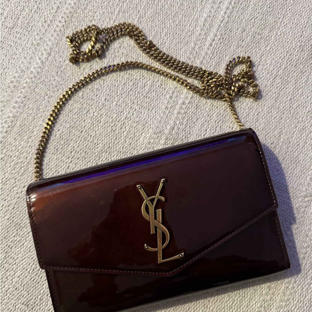 Saint Laurent Cassandre Uptown Patent Leather Envelope Wallet on a Chain. - Picture 3 of 9